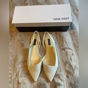 Brand new, never been worn Nine West pointed toe size 9 Ivory flats.